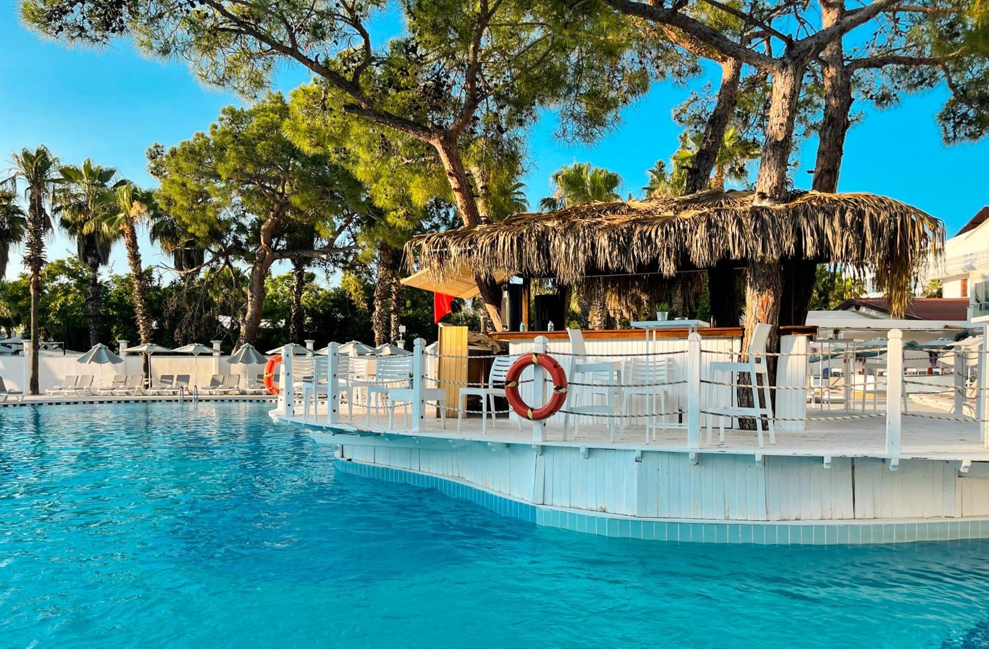 Catamaran Quality Times Hotel Kemer Bagian luar foto